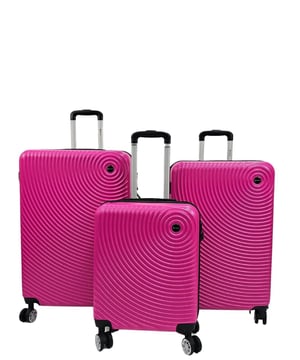 Experimente los viajes bajo una nueva luz con nuestro juego de maletas de cabina Hardshell: el epítome del diseño impresionante, los colores vibrantes y la construcción robusta. Fabricadas con precisión y sujetas a rigurosas pruebas de control de calidad, estas maletas son sus compañeras para viajes sin problemas y con estilo. Diseño impresionante + Colores: Nuestras maletas son más que un simple equipaje; son expresiones de estilo. Meticulosamente elaboradas con materiales de calidad, cada maleta cuenta con un diseño impresionante y colores vibrantes. Desde pruebas de carga por caída hasta pruebas de elevación de manijas y rodadura de ruedas, nos aseguramos de que cada pieza cumpla con los más altos estándares de durabilidad y estética. Cerradura de combinación + 4 ruedas giratorias + asa lateral: La seguridad y la comodidad van de la mano con nuestra cerradura de combinación incorporada. Bloquee y desbloquee su maleta sin esfuerzo durante el viaje. Las 4 ruedas giratorias multidireccionales garantizan un movimiento suave y silencioso. Carcasa rígida de ABS + asa de aluminio: Diseñadas para la resistencia, nuestras maletas cuentan con un material ABS duro que no solo es robusto sino también liviano y resistente a los rayones. El asa de aluminio se suma a la resistencia general al tiempo que mantiene la maleta fácil de manejar. Interior detallado: El interior de nuestras maletas está cuidadosamente diseñado con dos capas de materiales: tela de poliéster y una fina capa de espuma. Esto no solo agrega un amortiguador elástico para protección, sino que también mejora la comodidad general para nuestros valiosos clientes. Con características adicionales como un bolsillo interior de malla con cremallera y un diseño elástico, cuadrado y de capacidad completa, sus pertenencias se mantienen organizadas durante todo su viaje. • Ruedas giratorias suaves de 360° de 4 ruedas para una movilidad sin esfuerzo • Cerradura segura integrada aprobada de 3 dígitos para mayor seguridad. • Fabricada con material de carcasa rígida ABS ultrarresistente para mayor durabilidad. • Asa telescópica con autobloqueo y cierre con cremallera para un uso fácil. Adopte una experiencia de viaje donde el estilo se combina con la durabilidad. Elija nuestro juego de maletas de cabina Hardshell para una combinación perfecta de estética, funcionalidad y confiabilidad. No es solo equipaje; es una declaración de su personalidad de viaje. Juego completo de 3 tamaños | Cabina+ Mediana+ Grande • Maleta de cabina de 20 pulgadas - Tamaño 55 x 40 x 20 cm Peso: 3 kg Capacidad: 37 litros • Maleta mediana de 26 pulgadas - Tamaño 72 x 47 x 25 cm Peso: 3,8 kg Capacidad: 71 litros • Maleta grande de 28 pulgadas - Tamaño 77 x 51 x 28 cm Peso: 4,4 kg Capacidad: 93 litros Nota: Este producto viene en un conjunto de varios tamaños, y obtendrá todos los tamaños que se ven en las imágenes.