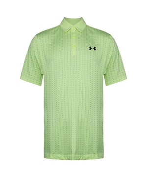 Het Under Armour Playoff 2.0 Poloshirt is een high-performance kledingstuk ontworpen om je stijl en comfort op en naast de golfbaan te verbeteren. Met zijn innovatieve functies en klassieke ontwerp is dit poloshirt een go-to keuze voor golfers en atleten die op zoek zijn naar zowel functionaliteit als stijl.

Dit poloshirt is gemaakt van eersteklas materialen en voelt zacht en lichtgewicht aan op de huid. De stof is voorzien van Under Armour's kenmerkende HeatGear-technologie, die vocht en zweet van het lichaam afvoert, zodat je droog en comfortabel blijft, zelfs in warme en vochtige omstandigheden.

Met een klassieke polokraag en een knoopsluiting met drie knopen biedt dit shirt een tijdloze en veelzijdige look die geschikt is voor verschillende gelegenheden. De losse pasvorm zorgt voor bewegingsvrijheid, zodat je met gemak kunt swingen en bewegen tijdens je golfswing of andere actieve bezigheden.

De 4-way stretch constructie van dit poloshirt zorgt voor onbeperkte mobiliteit en flexibiliteit, waardoor je bewegingsvrijheid wordt vergroot. Hierdoor kun je een soepele en krachtige swing maken zonder beperkingen.

Met de ingebouwde UPF 30+ zonbescherming beschermt dit poloshirt je huid tegen schadelijke UV-stralen, voor extra gemoedsrust tijdens lange uren op de golfbaan of buitenactiviteiten.

De anti-geur technologie in de stof voorkomt de groei van geurveroorzakende microben, zodat je je fris en zelfverzekerd blijft voelen tijdens je ronde.

Kies het Under Armour Playoff 2.0 Poloshirt voor zijn superieure prestaties, comfort en stijl. Of je nu golft, aan atletische activiteiten deelneemt of gewoon je dagelijkse bezigheden doet, dit poloshirt is ontworpen om je koel, comfortabel en scherp te houden. Verbeter je spel en stijl met dit prestatiegerichte poloshirt van Under Armour.