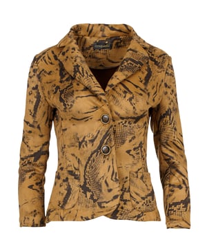 Esta chaqueta está confeccionada en tejido con apariencia de alcántara con un estampado en tonos marrones. Tiene mangas 3/4 y un cuello con solapa. Se abrocha en la parte delantera con 2 botones grandes en tonos marrones naturales. Hay 2 pequeños bolsillos tipo parche en la parte delantera. Las pinzas en el busto y las costuras verticales en la parte delantera y trasera aseguran el ajuste perfecto. La chaqueta tiene una silueta ajustada. Medidas para la talla 38 (en cm): Busto-45; Longitud del cuerpo-58; Cintura-40; Ancho de hombros-42; Dobladillo-47; Longitud de la manga-52.