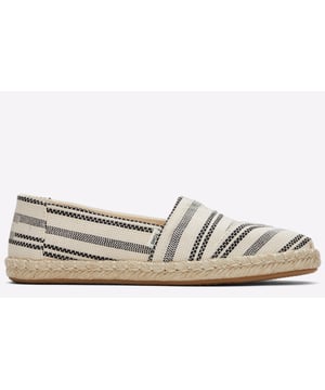 Laidback, planet-forward. Our Alpargata Rope brings carefree style and an earth-friendly update to our best-selling slip-on. It's designed with organic cotton, a natural jute-wrapped midsole and an OrthoLite comfort insole made with 26% eco content.
- 100% Organic Cotton upper and lining- Rubber outsole- 100% vegan- Elastic gore espadrille for easy on-and-off