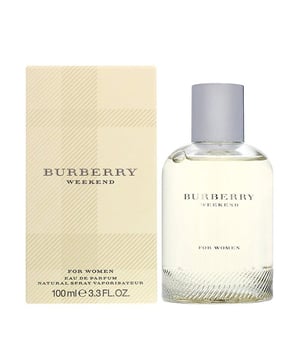 Weekend For Women by Burberry is a floral fragrance. Top notes are mignonette, mandarin orange and sage. Middle notes are violet root, iris, nectarine, peach blossom, rose hip, red cyclamen and hyacinth. Base notes are sandalwood, musk and cedar. Weekend For Women was launched in 1997.