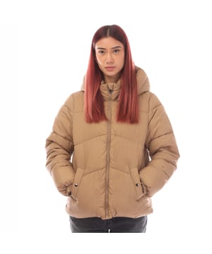 Dames Vero Moda Uppsala Korte Gewatteerde Jas in beige.- Kap hals.- Ritssluiting.- Zijzakken.- Elastische manchetten.- Extra (warme) laag.- Gewatteerd.- 100% Polyester.- Ref: 10273951B