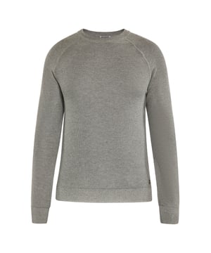Werten Sie Ihre Freizeitgarderobe mit diesem gemütlichen Langarmpullover auf, der für ultimativen Komfort konzipiert ist. Dieser Basic-Pullover ist aus weichem Strick gefertigt und verfügt über einen klassischen Rundhalsausschnitt sowie gerippte Details an Kragen, Bündchen und Saum. Durch seine schlichte Silhouette lässt es sich vielseitig kombinieren oder alleine tragen. Für kühle Tage gibt es nichts Besseres!  Zur Seite fahren