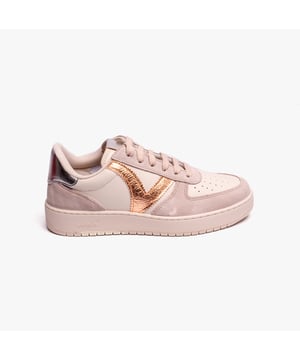 Victoria MADRID METAL &amp; SPLIT LEATHER Womens Trainers Nude

Closure/Fastening: Lace-Up

Features: Comfort

Shoe Width: Regular

Item Weight: 1 KG

Heel Height: Flat (Under 2.5cm)
Product Code: 1258222/HIE