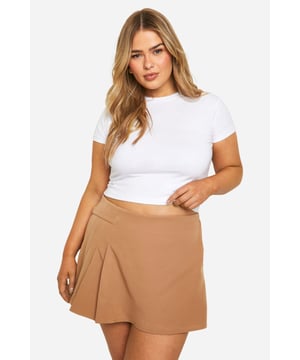 boohoo PlusYou&rsquo;ll find full on fashion for the fuller figure with the boohoo Plus range. Delivering directional designs for UK sizes 16 to 24, this ultra-flattering collection combines perfectly proportioned fits with statement styles so that you can stay on top of this season&rsquo;s trends.