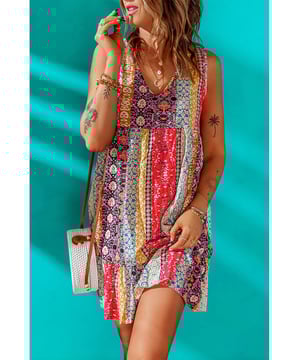 Stylish and elegant Floral Splicing Flounce V Neck Sleeveless Mini Dress
  Flattering V-neckline and sleeveless design
  Feminine flounce detailing
  Eye-catching floral splicing
  Made with Quality materials
  Versatile and can be dressed up or down
  Suitable for various occasions