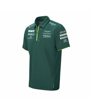 Hay pocas entidades automovilísticas tan icónicas y atemporales como Aston Martin, así que muestre su apoyo para su trascendental regreso del siglo XXI a la Fórmula 1 con la gama oficial de ropa de equipo. El equipo oficial del Polo tiene una cremallera en el cuello, así como un bolsillo de cremallera en el cofre para sostener artículos pequeños. Un collar clásico de polo ofrece una silueta elegante, mientras que una etiqueta de deportista de la bandera de la Unión agrega un toque de estilo británico, y los gráficos impresos y de patrocinador se muestran en el cofre, los hombros y la espalda.