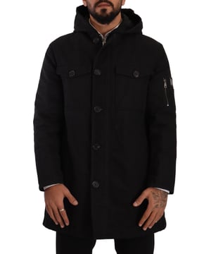 Chaqueta parka auténtica de Dolce & Gabbana con detalles del logo  
Diseño con capucha  
Color negro  
Cierre de cremallera y botones  
Cuatro bolsillos exteriores y dos bolsillos interiores  
Hecho en Italia  
Material: 78% algodón 22% poliéster  
Forro: 87% poliéster 13% algodón  
Material: 78% algodón 22% poliéster