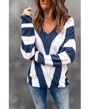 Stilvoll und vielseitig  
Hergestellt aus hochwertigen Materialien  
V-Ausschnitt für einen femininen Touch  
Farbblockstreifen für einen modernen Look  
Bietet sowohl Komfort als auch Stil  
Geeignet für verschiedene Anlässe  
In mehreren Größen erhältlich