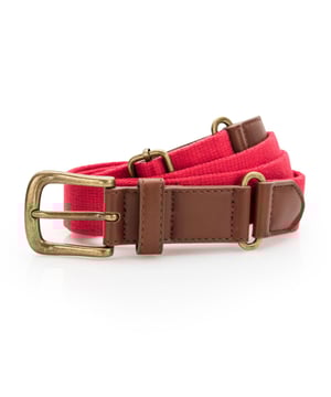 Canvas and faux leather belt. Belt strap and buckle are faux leather. 3 holes for belt buckle. Adjustable length (95 - 125cm). Materials: rubber and faux leather.