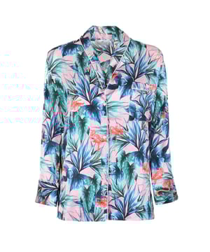 Pijama de seda pura con estampado de flamencos  
Hecho en colaboración con The Webster Miami  
Incluye pantalones largos suaves y una elegante camisa de manga larga con botones  
100% seda  
Hecho en Italia  
Perfecto para un look lujoso y refinado  
SEDA