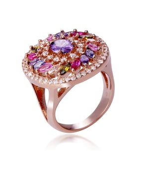Deze verfijnde ring voor vrouwen van Orphelia is het perfecte cadeau om uzelf of een geliefde te verwennen. De ring is gemaakt van 925 sterling zilver, gekleurd in rozetint, maat 54 en weegt 8,4 gram met een breedte van 2,5 cm op het breedste punt. De Orphelia vrouwenring van 925 sterling zilver - Roze ZR-7428/RG wordt geleverd in een prachtige cadeauverpakking en heeft een garantie van twee jaar.