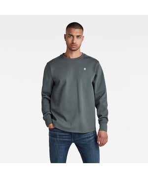 Gerippter Rundhalsausschnitt. Lange Ärmel, mit geradem Einsatz und Bündchen. Leicht verlängerter Rücken. Gedrucktes G-Star RAW Logo auf der Brust. Gewebtes G-Star Originals Label an der Unterseite. Kein Verschluss. Hochwertiger, doppelt gestrickter Sweatstoff mit sauberer Oberfläche und weichem Griff. Gestrickter Sweat-Stoff. Weiche Innenseite. Lose