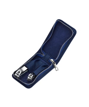 Es un juego de 2 piezas de herramientas quirúrgicas de acero inoxidable con estuche de viaje resistente con cremallera, cortaúñas y cortaúñas de los pies.