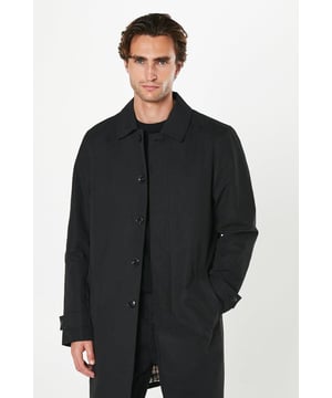 Layer up in style with our Mac coat, perfect for any occasion. Easy-to-wear wardrobe staple that combines classic button fastening and outer pockets. Made from a cotton blend fabric, this coat is both durable and comfortable, whilst the classic Mac silhouette delivers on style.