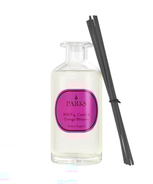 A bold and intriguing blend, Wild Fig & Cassis is bright and upbeat. The sweet, milky notes of green fig and vibrant, sharp quality of cassis is wrapped in a soft veil of warm orange blossom and woods. Wild Fig & Cassis breathes life into any space.