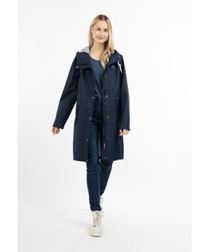 Deze trendy regenjas van ICEBOUND verrijkt je garderobe niet alleen op regenachtige dagen. Wij zijn onder de indruk van de hoogwaardige uitrusting, de slanke, lange parkavorm en de hoge opstaande kraag. Het zachte, gecoate materiaal voelt elegant aan en is door zijn lichtheid comfortabel om te dragen. Dankzij de polyurethaancoating en gesealde naden biedt de jas betrouwbare bescherming tegen wind en water. Daarnaast is er de grote capuchon, die indruk maakt met een stijlvol koord en gegraveerde logo-oogjes. De ritssluiting eindigt in een praktische kinbescherming en de twee met flappen beschermde handzakken bieden allerlei ruimte. De typische ijsberg van het merk op de borst complementeert de populaire ICEBOUND outdoor-look.  Regenjack met subtiele print op de achterkant van de buitenstof