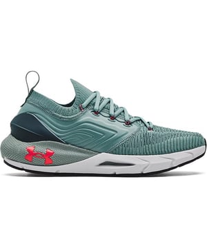 Under Armour HOVR Phantom 2 INKNT Running Trainers voor heren in het groen, een hoogwaardige en stijlvolle schoen die ontworpen is om je hardloopervaring te verbeteren. Deze sportschoenen van Under Armour zijn uitgerust met HOVR-technologie en hebben een INKNT bovenwerk dat comfort, responsiviteit en een vleugje creativiteit toevoegt aan je hardlooprondes.

Belangrijkste kenmerken:

 HOVR-technologie:  De trainers zijn voorzien van de HOVR-technologie van Under Armour, die zorgt voor een dempend en energieterugkerend gevoel dat schokken absorbeert tijdens het hardlopen en een responsieve rit biedt.

INKNT Ontwerp: De HOVR Phantom 2 INKNT sportschoenen hebben een uniek INKNT bovenwerk dat een creatief en opvallend element toevoegt aan je hardloopkleding.

Groene kleur: De trainers worden geleverd in een stijlvolle groene kleur, voor een frisse en energieke look voor je hardloopkleding.

Lichtgewicht en ademend: Gemaakt van lichtgewicht en ademende materialen, zorgen de trainers voor luchtstroom en houden ze je voeten koel en comfortabel tijdens het hardlopen.

Ondersteunende pasvorm: De HOVR Phantom 2 INKNT trainers zijn ontworpen voor een ondersteunende pasvorm en bieden stabiliteit en comfort voor je passen.

Sokachtige constructie: De trainers hebben een sokachtige constructie die om je voet zit voor een goed en veilig gevoel.

Duurzame constructie: Deze sportschoenen zijn gemaakt van hoogwaardige materialen om de ontberingen van het hardlopen te weerstaan en hun prestaties na verloop van tijd te behouden.

Veelzijdigheid: Geschikt voor verschillende hardloopactiviteiten, van hardlopen op de weg tot trainen op de loopband.

Verhoog je hardloopervaring met de Under Armour HOVR Phantom 2 INKNT Groene hardlooptrainers voor heren. Of je nu traint voor een wedstrijd of gewoon lekker gaat joggen