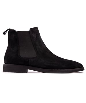 Vístete elegante o más relajado y casual con estas botas Chelsea por excelencia Mayfair de Steptronic con una parte superior de gamuza negra. Suela de goma y refuerzos elásticos. Ya sea que vayas a la ciudad o te los pongas como ropa de oficina o de fin de semana. Estas botas son perfectas para muchas ocasiones.