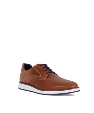 A premium Gibson crafted from perforated embossed nubuck or leather Beko has been designed with contrasting waxed laces, a rubber sole and topline piping. With a branded inner sole this versatile smart/casual option will be your go-to style.