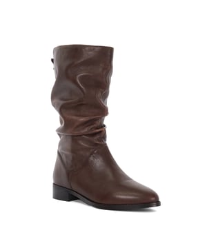 Achieve effortless daytime dressing with Trying, a ruched boot made from smooth leather. Team with all of your favourite cold-weather outfits for added texture and style. The addition of a round toe and wearable flat sole provide added comfort.
