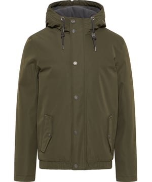 Wetterfeste Outdoor-Performance liefert der wattierte Winterblouson von Mo. Sie ist beschichtetet und damit wasser- und winddicht. Schwachstellen wie die Nähte sind allesamt dicht verklebt und auch der Reißverschluss und die Taschen sind verdeckt, sodass Ihnen Schnee und Regen nichts anhaben können. In der Innnenseite befindet sich Polar-Fleece. Ganz in Mo Stil sind die Ösen, Nieten, Kordeln oder Reißverschlussanhänger kreativ gestylt und weit mehr als nur ein praktisches Accessoire.  Winterjacke
