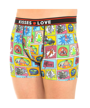 Boxer Kisses and Love
 Elastischer Gummibund mit fortlaufend aufgesticktem Markennamen.
 Comic-Motiv.
 Atmungsaktiver Stoff.
 Anatomische Vorderseite mit der Fähigkeit zu halten, ohne zu quetschen.
 Nähte in Ton gesehen.
 Zusammensetzung: 95% Baumwolle, 5% Elastan
 Pflege:
Waschen bei max Temperatur 30º.
 - Verwenden Sie keine Bleichmittel.
 - Keinen Trockner verwenden.
 - Nicht bügeln.
 - Nicht chemisch reinigen