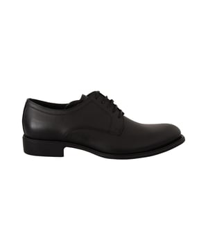 Zapatos formales Dolce & Gabbana Derby 100% autenticos.
  Modelo: Zapatos formales Derby.
  Color: Negro.
  Material: 100% cuero.
  Suela de goma.
  Detalles del logotipo.
  Fabricado en Italia.