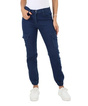 Dames elastische, zelfgeboeide jeans, stretchdenimbroek met normale pasvorm. - - . De elastische, zelfgeboeide vorm maakt ze tot de perfecte jeans voor elke dag. - - . Elastiek aan de zijkant voor extra comfort. - - . Cargozak aan de zijkant. - - . Zoom met zijsplitten voor meer comfort. - - . Ritssluiting en knoopsluiting in de taille. - - . Jeans met perfecte pasvorm, je voelt je elke keer weer goed.