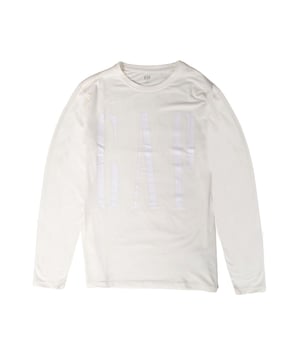 Every guy needs a soft long sleeve cotton blend top like this.  Soft stretchy and super comfy, with the classic original GAP logo on front.  Crew Neckline and a relaxed fit.
Fit: Relaxed, Sizing: As expected