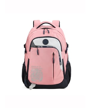 Mochila unisex. El cierre es con cremallera. Los bolsillos internos son bolsillos multifuncionales. Hay tres bolsillos externos con cremallera y dos laterales abiertos. Falta la correa para el hombro. El asa es de tela. Hay un compartimento interno. El material exterior es poliéster. Internamente está forrado en poliéster. Medidas: 31x20x49 cm. Producto de moda