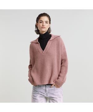 Ribbed collar, cross over open placket. Fold over sleeves, not fixed. Woven G-Star Originals label at the lower front. No closure. Polo Heavy Knitted Loose offers a rough knitted design with an open placket and a ribbed collar. The sleeves are folded over, showing a high cuff. When an extended sleeve length is preferred, just unfold these. 55% Wool (Recycled), 20% Polyester, 20% Cotton (Recycled), 5% Other Fibres. Built-in stretch. Heavy knit. Loose