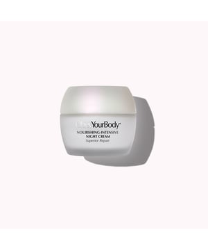 Tijd om te voeden, te rusten en te herstellen.
In de nacht is de celvernieuwing op haar hoogtepunt en herstelt je huid. Deze hoogwaardige moisturizer voedt je huid met een voedende combinatie van natuurlijke kruiden, Dode Zee-mineralen, algenextract en sheaboter,

Amandelolie & Vitamine E om de celvernieuwing te stimuleren en de huid diep te hydrateren. Deze krachtige drievoudig actieve formule doet zijn werk terwijl je rust, zodat je wakker kunt worden met een prachtig stralende en verfriste huid.

Voeden & Hydrateren - Geformuleerd met sheaboter, algenextract, zout uit de Dode Zee, teunisbloemolie en amandelolie, wordt de huid gevoed, gevoed en gehydrateerd.
Celvernieuwing - In combinatie met de herstellende kracht van Dode Zee-mineralen, Aloë Vera en Allantoïne werken de ingrediënten samen om de huidvernieuwing te versterken en te bevorderen.
Anti-veroudering - Doordrenkt met natuurlijke antioxidanten helpt de crème de huid te herstellen van de dagelijkse blootstelling aan verouderende vrije radicalen, de huid te versterken en zonnevlekken te verminderen.