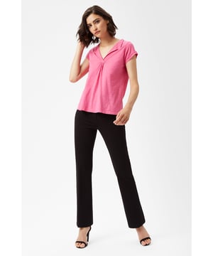Featuring a mandarin collar and V neck with a subtle pin tuck detail below the bust line giving an A-line fit. Finished off with a cap sleeve.
5541C-10, Mandarin collar T-shirt, Pin tuck detail to the front, V-neck, Short sleeves, 95% Viscose, 5% Elastane, Machine wash 30oC, Model wears size 8, Model height 5ft 9inches, Made in Italy