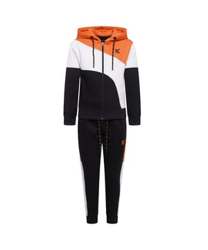 The Boys Sportswear Tracksuit Set is perfect for energetic boys. It is a two-piece set that includes a full-zip hoodie and matching sweatpants, which are ideal for casual and sporty activity. The hoodie has a smooth zipper closure, a comfortable hood, and a sophisticated colour-block design to make it look fashionable. The sweatpants have an elastic waistband and an adjustable drawstring for a secure and comfortable fit, as well as side pockets for convenience. This comfy tracksuit is perfect for every occasion, including school, outdoor play, or lounging at home, and it is machine washable too.