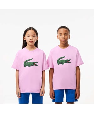 Finest materials. Brand’s singular expertise. The perfect expression of Lacoste’s timeless wardrobe. Graphism tee-shirt made of jersey in organic cotton with big croc 80' on chest 2 2cm recycled green crocodile under the back neckline. Material: 100% Organic Cotton. Ref: TJ1207IXV.