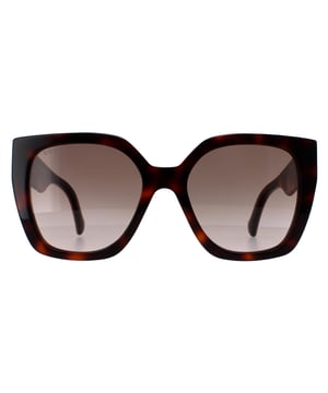 Gucci GG1300S 003 havana crystal brown gradient zonnebril is een gedurfd en verfijnd accessoire dat luxe en stijl uitstraalt. Deze zonnebril heeft een klassieke vierkante vorm met een acetaat montuur en het iconische GG logo op de slapen. Of u nu naar het strand gaat of de stad in, deze zonnebril is het perfecte accessoire om elke look af te maken.