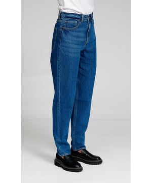 Mom-Jeans von TeeShoppen
Jeans von TeeShoppen sind schick, bequem und stilvoll. Sie machen es Ihnen leicht, im Handumdrehen ein cooles Outfit zusammenzustellen. Eine gute und bequeme Jeans kann jeden Look vervollständigen. Diese Jeans ist hier in Blau abgebildet.

 Welche Größe hat die Jeans?  
Diese Jeans gibt es in 24 verschiedenen Größen, angepasst für Frauen. Siehe und wählen Sie Ihre Größe unter "Größe".

 Über TeeShoppen
Bei TeeShoppen sind wir stolz darauf, unsere eigenen Produkte anzubieten. Unser Sortiment umfasst einfache Kleidungsstücke, die wir selbst tragen möchten. Aber auch wenn die Kleidung einfach ist, haben wir keine Kompromisse bei der Qualität oder dem Design gemacht. Unsere Kleidung ist so konzipiert, dass sie für eine Vielzahl von Anlässen geeignet ist und gleichzeitig aus hochwertigen Materialien hergestellt wird, die einen hohen Tragekomfort gewährleisten. Sie sind auf der Suche nach zeitloser Kleidung für Männer und Frauen? Dann ist TeeShoppen die richtige Adresse für Sie. Wir sind spezialisiert auf den Verkauf von Basiskleidung. Bei uns zahlen Sie nicht für teure Marken und Kosten, sondern nur für Qualität und Service. Wir erweitern ständig unser Sortiment, so dass Sie bei uns immer die neueste Mode kaufen können.