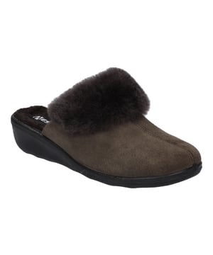 Para mantener los pies calientes ni siquiera en los días de mucho frío, hemos forradaslas zapatillas con cuero. El método de fabricación Strobel permite un confort similar al de las zapatillas de deporte. EL anchoF distingue a este cómodo calzado. Sigue tu camino con el compañero acogedora – at Indoor.