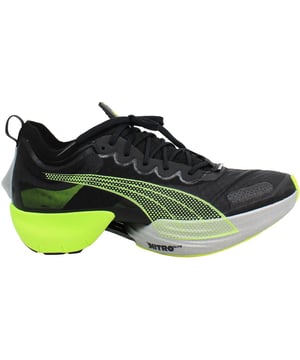 Zapatillas Puma Fast-R Nitro Elite Carbon Black, la cúspide del calzado de rendimiento diseñado para elevar tus sesiones de entrenamiento y tu estilo de vida activo. Confeccionadas con meticulosa atención al detalle y tecnología de vanguardia, estas zapatillas ofrecen una combinación de estilo, comodidad y funcionalidad.

Características clave:

Tecnología Nitro Foam: Diseñadas con la revolucionaria tecnología Nitro Foam de Puma, estas zapatillas ofrecen una capacidad de respuesta y un retorno de energía inigualables en cada zancada. Experimenta una propulsión y agilidad mejoradas durante tus entrenamientos.

Placa de carbono: La incorporación de una placa de carbono proporciona estabilidad y soporte, asegurando una alineación óptima del pie y minimizando el riesgo de lesiones. También ayuda a mantener una transición suave en cada paso.

Construcción ligera: Diseñadas para velocidad y agilidad, estas zapatillas cuentan con una construcción ligera que reduce la fatiga y permite un movimiento sin esfuerzo. Ya sea que estés esprintando en la pista o enfrentando sesiones intensas en el gimnasio, apreciarás la sensación de pluma.

Superior transpirable: La parte superior está fabricada con materiales transpirables que mantienen tus pies frescos y secos, incluso durante entrenamientos intensos. Di adiós a la incomodidad causada por el sudor y la acumulación de humedad, y mantente enfocado en tu rendimiento.

Eleva tu rendimiento y conquista tus metas de fitness con las zapatillas Puma Fast-R Nitro Elite Carbon Black. Experimenta la fusión perfecta de estilo, comodidad y tecnología de vanguardia, y lleva tu entrenamiento a nuevas alturas.