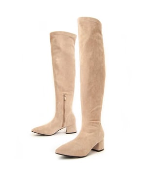 Hoge hakken laarzen voor vrouwen. Comfortabele pasvorm. Gemaakt van vegan materialen. Gemaakt door andere merken voor ons merk. Geschatte afmetingen: 5 cm hak, 48 cm schacht hoogte en 12 cm schacht breedte.