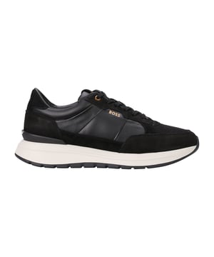 Zapatillas negras con cordones BOSS Jace Run con una parte superior de materiales mixtos de primera calidad, con detalles llamativos y la marca dorada de BOSS. Estas zapatillas de deporte contemporáneas de estilo running tienen detalles sencillos monocromáticos con refinados detalles de perforaciones, una plantilla y un cuello en el tobillo acolchados y una suela exterior gruesa para mayor comodidad y agarre. Ya sea que quieras hacer una declaración de moda de diseñador, hacer algunos recados o dejar una huella en el gimnasio, estos son tus corredores preferidos.