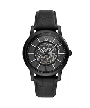 Spezifikation Details Marke Emporio Armani Modell AR60008 Barcode Nummer 4053858984080 Geschlecht Männer Gehäusedurchmesser 43mm Gehäusematerial N/A Gehäusefarbe Schwarz Zifferblattfarbe Schwarz Bandmaterial Lederband Farbe Schwarz Uhrwerk Automatik Chronograph Nein Wasserdichtigkeit 5 ATM