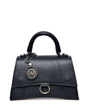Crossbody tas
100% rundleer
Bovenflap over sluiting
Intern vak met rits
Afmetingen : 15x23x8 cm
Handvat: 22 cm
Afneembare schouderriem: 110 cm