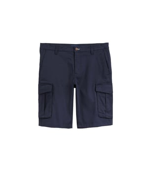 Gant D1 Relaxed Twill Cargo Shorts Marine
Cotton cargo shorts giving all the practicality and comfort you need when the weather is nice and warm. Made from 100% cotton twill, featuring two side slip pockets and of course the two cargo pockets to each leg, giving plenty of space for your everyday carry!

100% cotton
Cargo Style
Regular Fit
Style - 205044