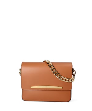 Bolso bandolera para mujer. El cierre es con botón magnético. Los bolsillos internos son uno con cremallera y otro abierto. Los bolsillos externos están ausentes. La bandolera es ajustable y extraíble en piel. El mango es de cadena. Hay un compartimento interno. El material exterior es piel auténtica arrugada. Internamente está forrado en tejido 70% algodón - 30% poliéster. Medidas: 26x20x8 cm. Hecho en Italia