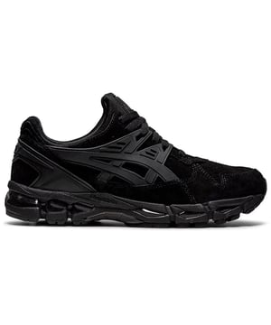 Con su diseño elegante y dinámico, el Gel-Kayano Trainer 21 es un epítome de la estética moderna. La combinación de colores vibrantes y líneas limpias hace una declaración audaz en la pista o las calles, asegurando que se vea tan bien como siente.


Construido con las necesidades del corredor en mente, este zapato cuenta con una variedad de características avanzadas para mejorar su experiencia en funcionamiento. El Gel-Kayano Trainer 21 incorpora la icónica tecnología de amortiguación de gel de ASICS en la parte posterior y el antepié. Este innovador sistema de amortiguación absorbe efectivamente el choque durante el impacto y permite una transición suave, minimizando la tensión en sus articulaciones y asegurando una conducción cómoda.


La entresuela de fluidride proporciona una sensación receptiva y liviana, que ofrece excelentes propiedades de devolución de rebote. Esta tecnología optimiza la amortiguación y la durabilidad, lo que le permite superar sus límites sin compromiso.


El Gel-Kayano Trainer 21 también prioriza la estabilidad, gracias al sistema de soporte dinámico de Duomax. Este sistema de entresuela de doble densidad proporciona un mejor soporte y controla la sobrepronación, promoviendo un paso más eficiente y reduciendo el riesgo de lesiones.


Hecho a mano con una parte superior transpirable y sin costuras, este zapato ofrece un comodidad excepcional y un ajuste de guante. La tecnología Fluidfit se adapta a la forma de su pie, proporcionando una sensación personalizada y segura, mientras que el sistema de embrague del talón ofrece un ajuste bloqueado alrededor del talón, minimizando el deslizamiento y la estabilidad maximizando.

La durabilidad es un sello distintivo del Gel-Kayano Trainer 21, ya que está construido con materiales de alta calidad que resisten las demandas de su régimen de entrenamiento. La suela externa AHAR+ (ASICS High Abasion) ofrece una excelente tracción y una durabilidad excepcional, asegurando un rendimiento duradero en varias superficies.


Experimente la mejor combinación de comodidad, estabilidad y estilo con el ASICS Gel-Kayano Trainer 21.
