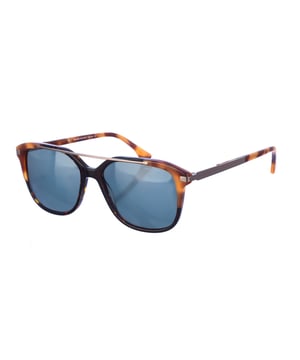 Gafas de sol Armand Basi con montura de acetato.
 Color Habana-caramelo
 Forma rectangular.
 Lentes de color Verde
Detalle metalico en la parte superior de la montura.
 Patillas metalicas y acabado en acetato.
  Nombre de la marca grabado en la lente.
 100% Protección UV. 
 Incluye una funda de tela de protección.
Cristales antireflejo.
Los colores reales del producto pueden variar ligeramente con respecto a los colores que muestra su monitor.
 
 Medidas  Ancho lente: 56 mm. Puente: 17 mm. Patillas: 145 mm.
 
 Limpiar las gafas con agua y jabón (neutro).
 - No utilice paños sucios o abrasivos, que puedan alterar las características de los filtros.
 - Utilice solo accesorios y repuestos originales.