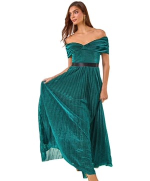 Bardot Pleated Fit & Flare Maxi Dress from Roman. Make a statement in our elegantly designed pleated fit & flare maxi dress, perfect for any special occasion this Autumn Winter. Featuring a flattering bardot neckline and a pleated maxi skirt creating a stunning fit and flare shape, this dress is sure to turn heads. Crafted from a soft woven plisse fabric, it offers comfort and style in one. Simply pair with heels and a bolero for a truly unforgettable outfit.