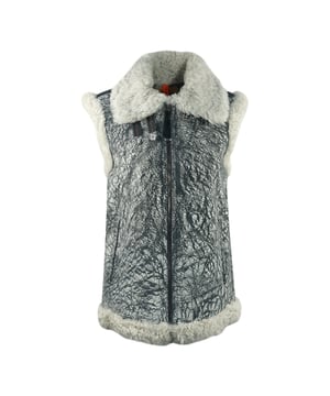 Parajumpers Sax Shearling Nine ijzergrijs lederen gilet. Blijf warm en stijlvol in de Parajumpers grijze jas. Blijf warm met deze 100% leren bodywarmer, die je warm houdt bij koud weer. Bovenmateriaal: 100% schapenvacht, voering: 100% geitenleer. Grijs leren jack, shearling-afwerking. Ritssluiting, kraag met kraag, stijl van verweerd leer, normale pasvorm, jack van schapenvacht. Stijlcode: LH40 Sax Shearling 765